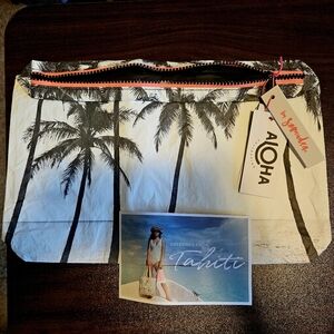 NWT ALOHA Collection **Special Edition** Mid Kalapana Pouch